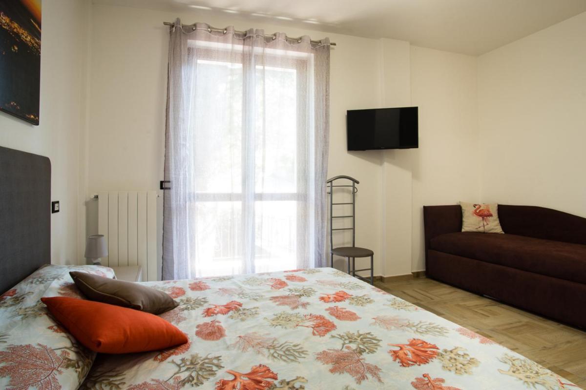 B&B Zac House โตยราโน ภายนอก รูปภาพ