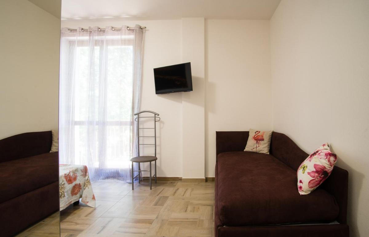 B&B Zac House โตยราโน ภายนอก รูปภาพ