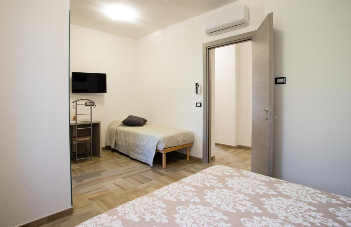 B&B Zac House โตยราโน ภายนอก รูปภาพ