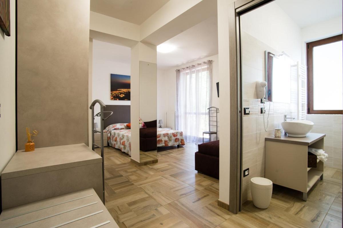 B&B Zac House โตยราโน ภายนอก รูปภาพ